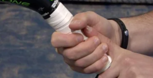 pickleball grip size test, thumb in middle to see if you are holding too tight